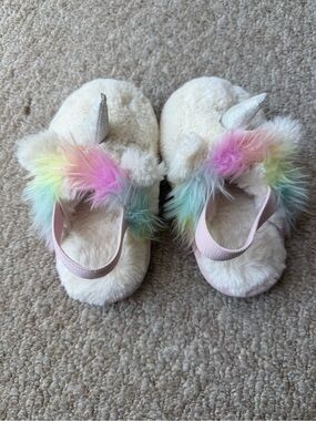 Cozy Unicorn Plush Kids Slippers in Cream with Rainbow Accent